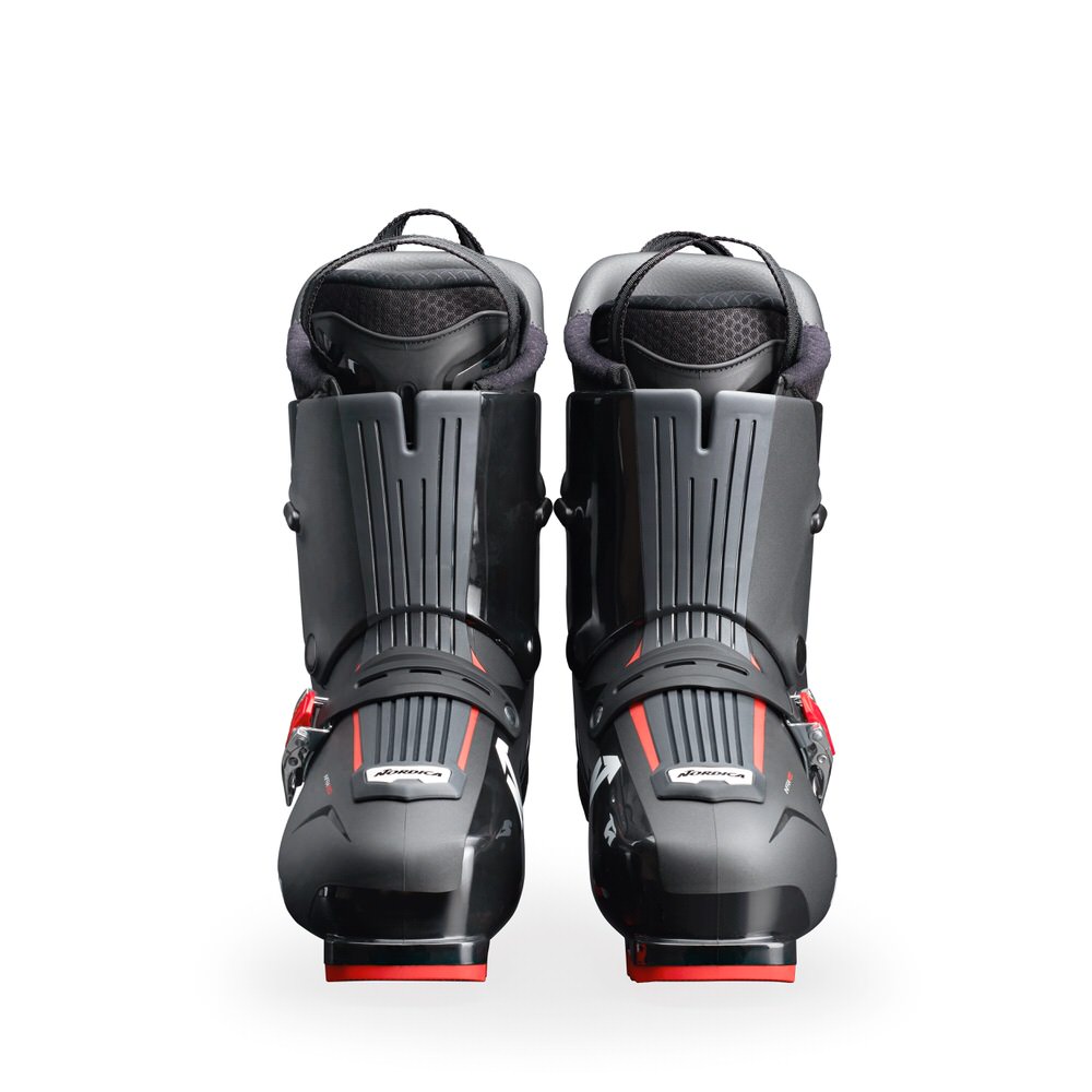 Nordica HF 110 GW Skischuhe Frontalansicht: Nordica HF 110 GW Skischuhe in Schwarz, Anthrazit und Rot. Fokus auf Design und Komfort.