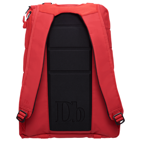 Vue arrière du sac à dos rouge "The Base 15L" avec rembourrages et bretelles noirs.