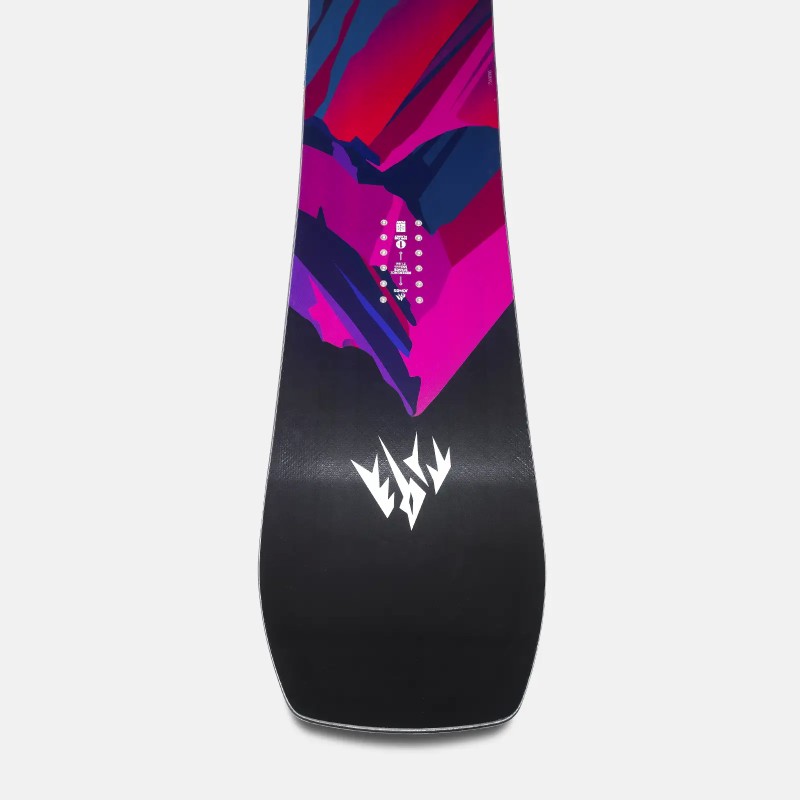 Jones Airheart 2.0 Snowboard Snowboard Jones Airheart 2.0: Grafisches Design mit Bergen in Pink, Lila und Blau auf schwarzem Hintergrund.