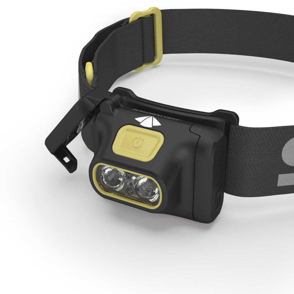 Nahaufnahme der schwarzen Silva Scout 3 Stirnlampe mit gelben Akzenten auf weißem Hintergrund.