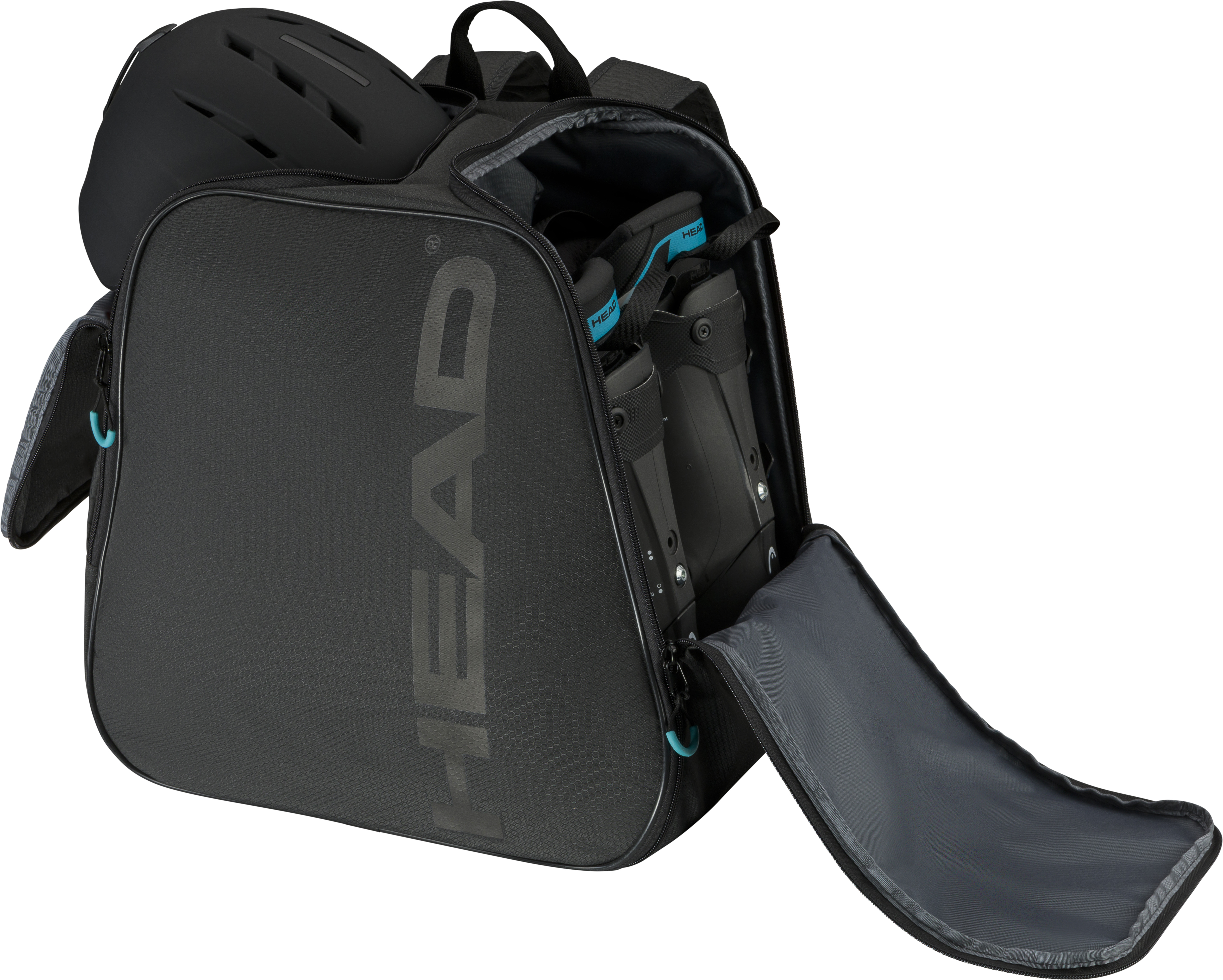 Schwarzer Head Boot Backpack mit Helm und Skischuhen. Die Tasche hat offene Fächer.