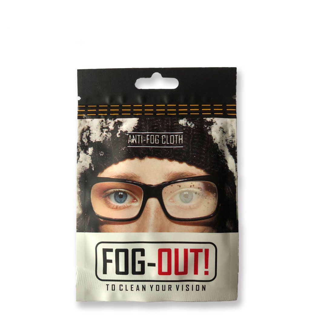 Verpackung Fog-Out Antibeschlag Microfaser Tuch mit Frau mit beschlagener Brille und klarer Linse.