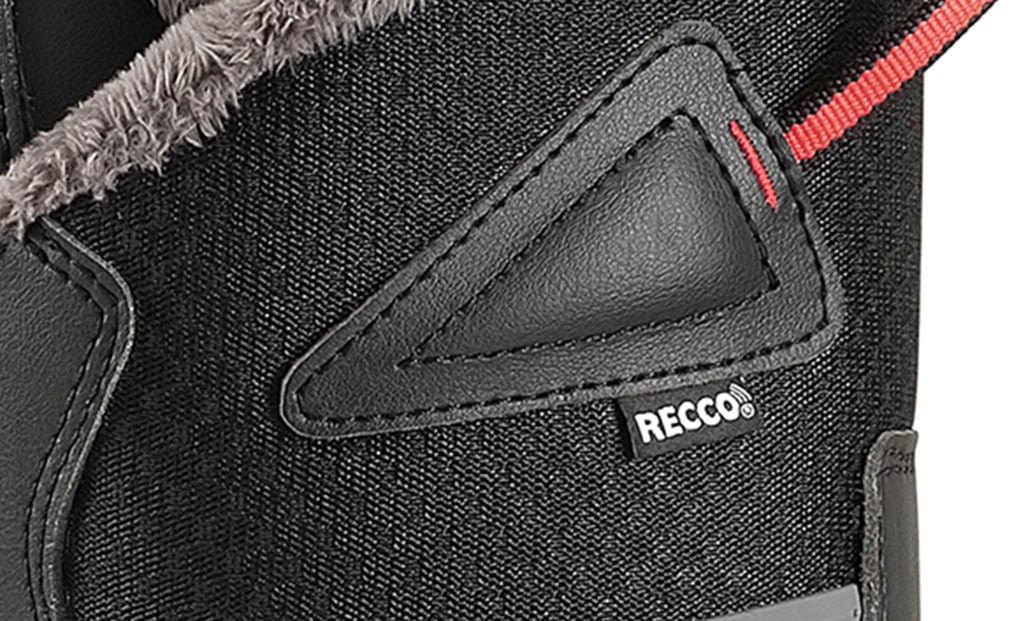 Schwarze Dahu Ecorce 01X Detailaufnahme des schwarzen Dahu Ecorce 01X Skischuhs mit RECCO-Logo und roter Akzentnaht.