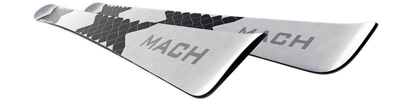 MACH SPIRIT Ski Set Zwei MACH SPIRIT Ski liegen übereinander, silberfarbenes Design mit schwarzem Rautenmuster.
