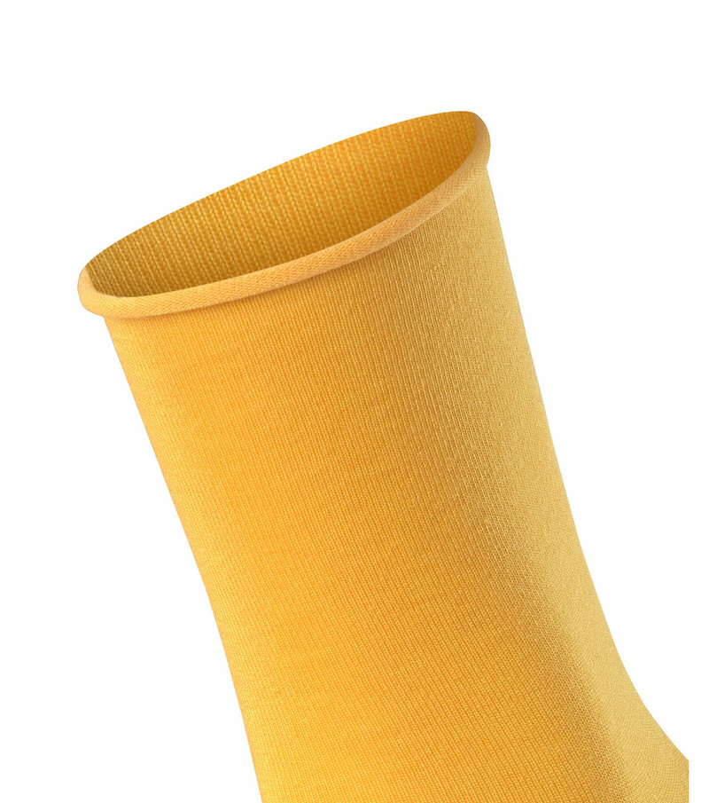 Nahaufnahme einer Active Breeze Damen Socke in Senfgelb mit Rollbündchen.