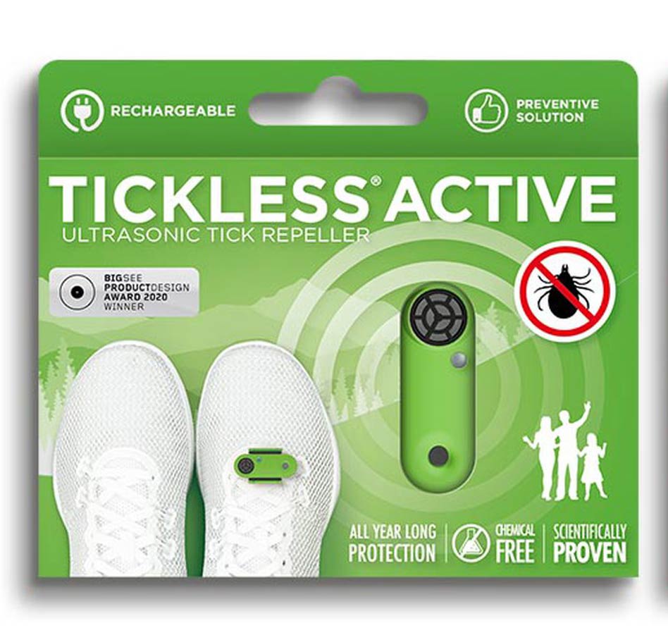 Grüne Packung des Tickless Active Zeckenschutz, mit befestigtem Gerät an einem Schuh.