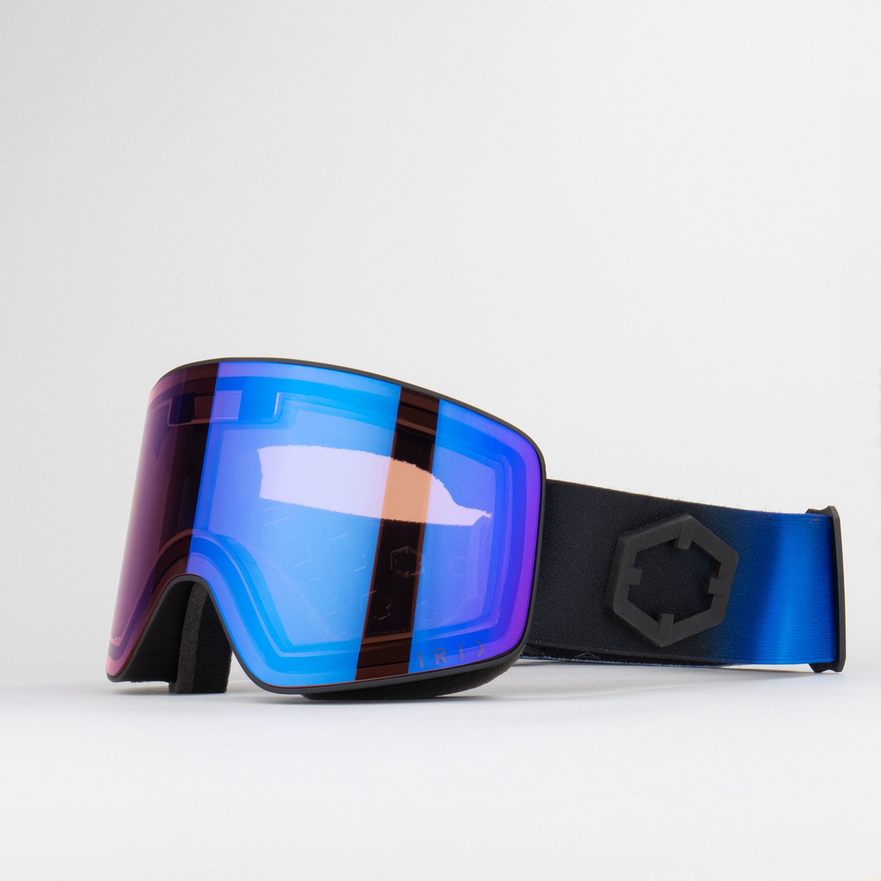 Skibrille Outof Electra 2 Blur Irid Blue mit blau-lila schimmernder Linse und blauem Band von der Seite.