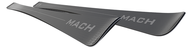 MACH BLACK Skis Zwei MACH BLACK Cross Ski, übereinanderliegend, graue Oberfläche mit hellgrauem Schriftzug.