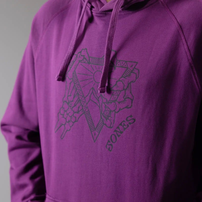 Lila Bio-Baumwoll-Hoodie Lila Jones Organic Cotton Hoodie mit Kordelzug und dezentem Logo auf der Brust.