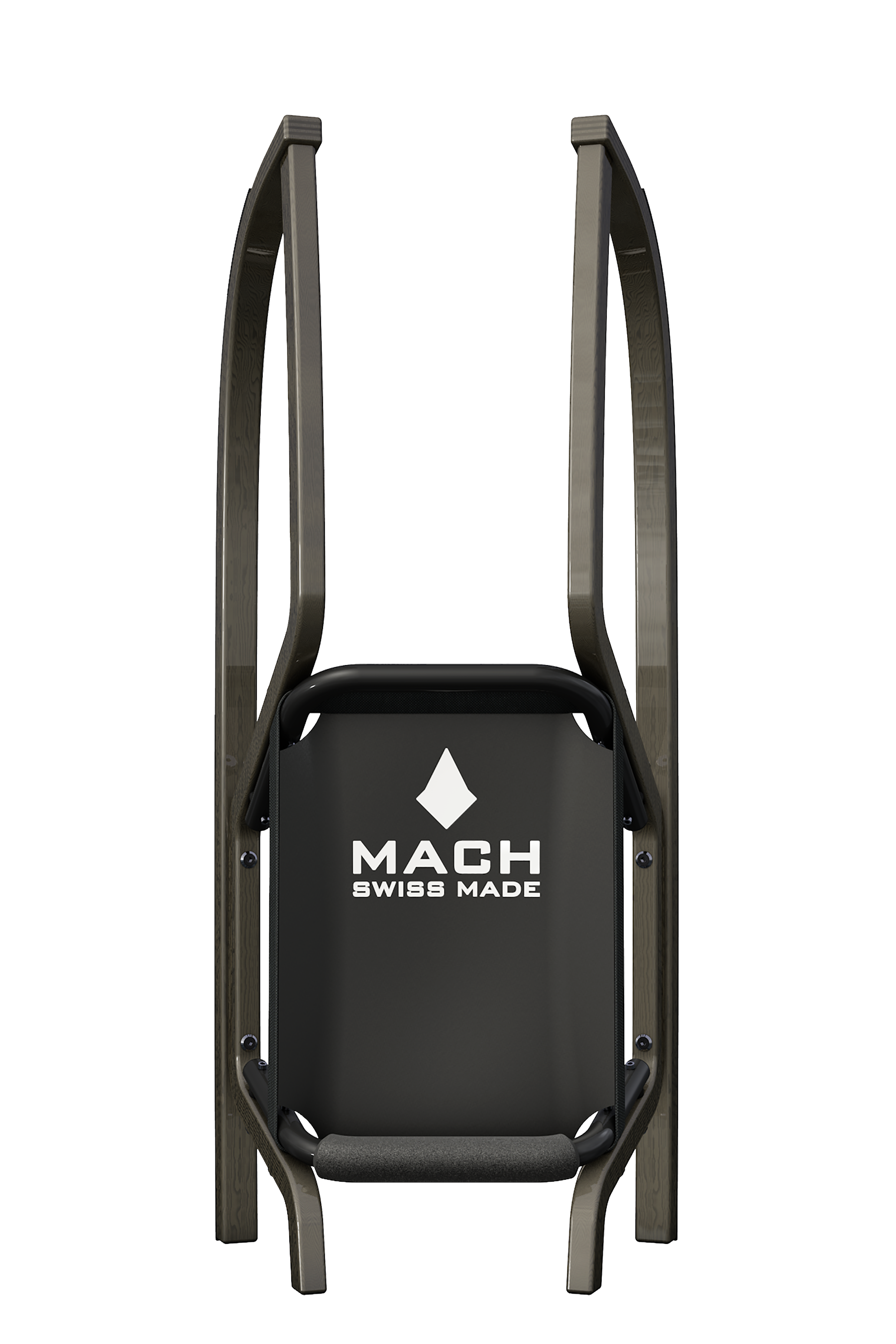 Frontansicht des MACH Black Hawk Schlittens mit Holzrahmen und schwarzer Sitzfläche, "Swiss Made" Aufdruck.