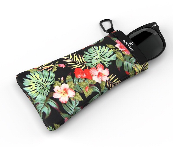 Sonnenbrillen im Hawaiian Sunnysoc Schutz mit floralem Muster und Karabinerhaken.