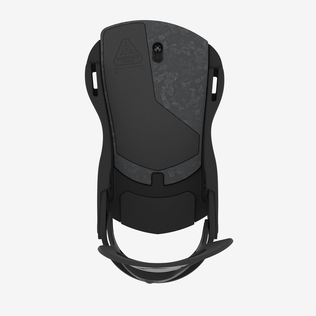 Schwarze Snowboardbindung Draufsicht auf eine schwarze Union Atlas Pro Snowboardbindung. Forged Carbon ist sichtbar.