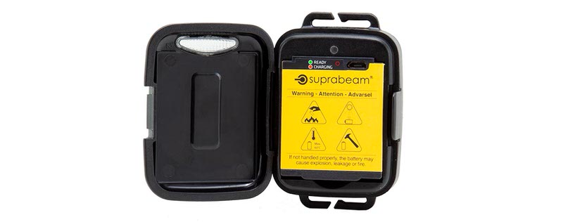 Suprabeam V3 Pro Akku Geöffnetes Batteriepack der Suprabeam V3 pro r, gelbe Batterie mit Warnhinweisen.