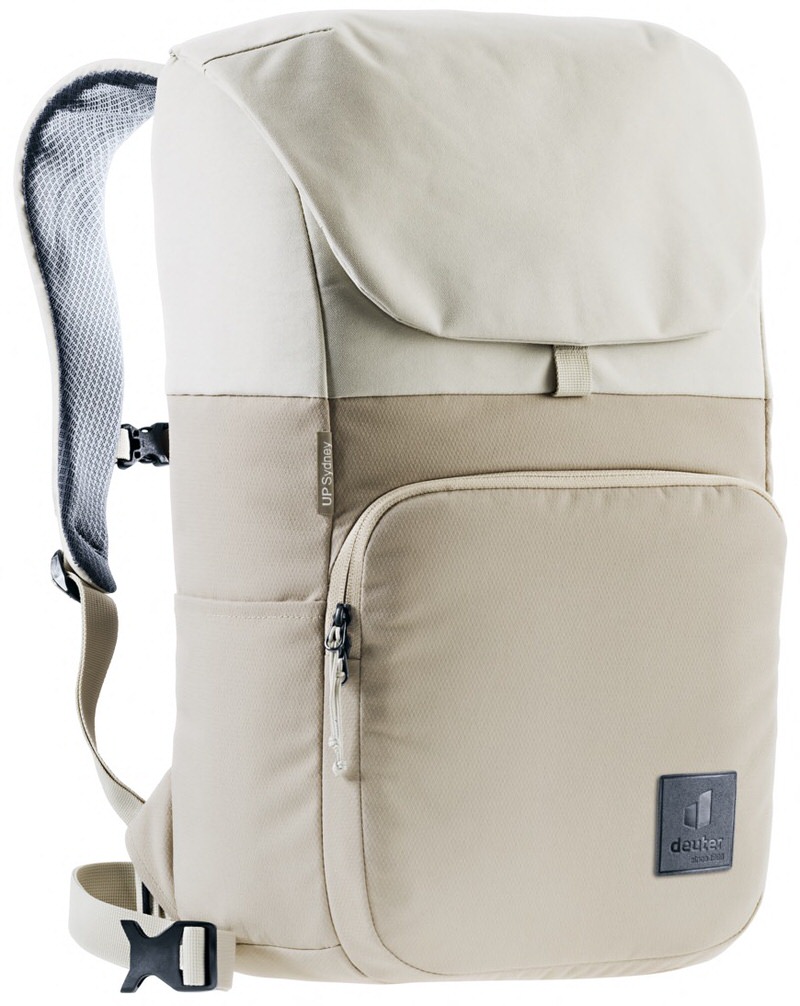 Deuter UP Sydney Rucksack Sandfarbener Deuter UP Syney Rucksack mit Magnetverschluss und Seitentaschen, seitliche Ansicht.