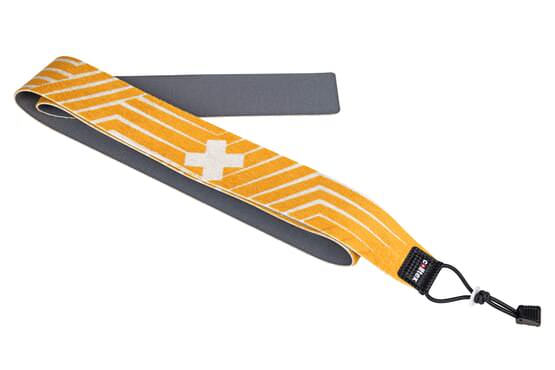 Gelbes Colltex Race Crystal Speedmaster Skifell mit weißem Schweizerkreuz und Streifenmuster.