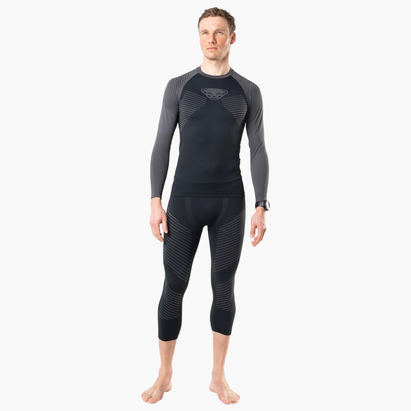 Dynafit Herren Outfit Mann trägt Dynafit Speed Dryarn Tights und Longsleeve in Grau/Schwarz.