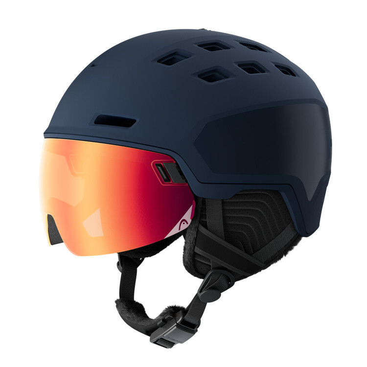 Nightblue Skihelm mit rotem Visier und Belüftungslöchern.
