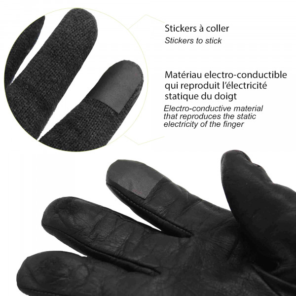 Detailaufnahme von Handschuhen mit Touchscreen-Sticker auf den Fingerspitzen. Textbeschriftung vorhanden.