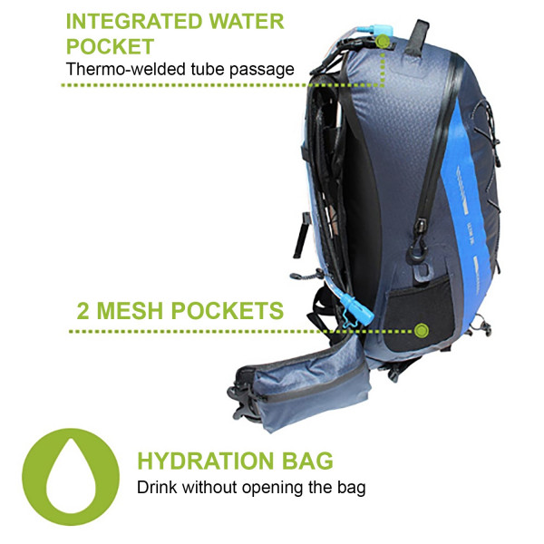 Nahaufnahme eines blauen, wasserdichten 35L Rucksacks mit Trinksystem, inklusive Details zu Fächern und Trinkblase.