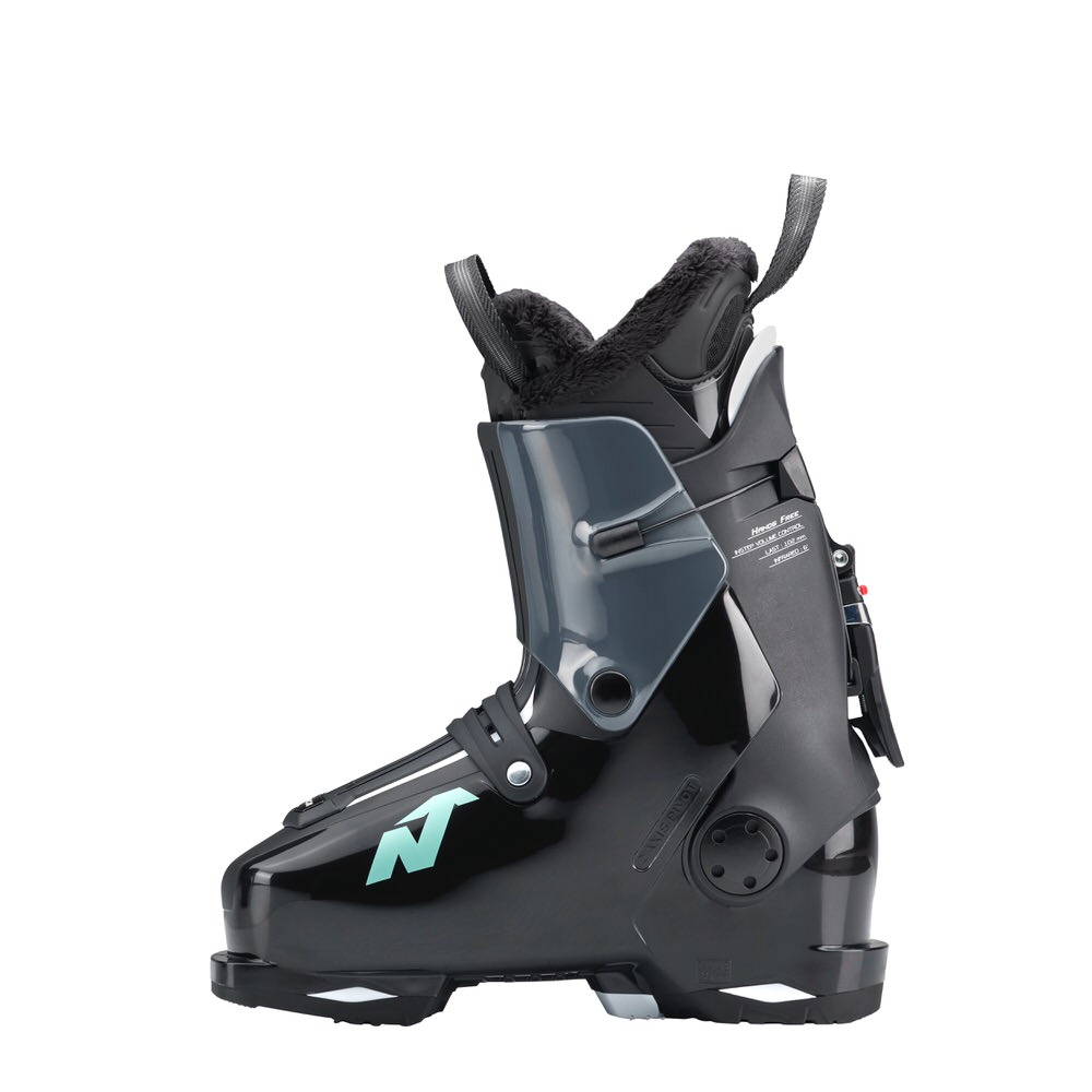 Schwarzer Ski-Schuh Nordica HF 85W GW mit grünem Logo in Seitenansicht auf weißem Hintergrund.