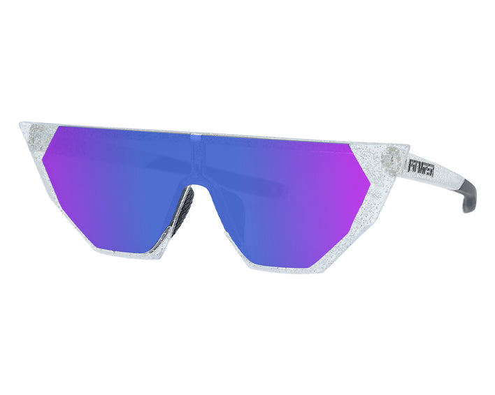 Eine futuristisch anmutende Quartz Sonnenbrille mit bläulich-violetten Gläsern.