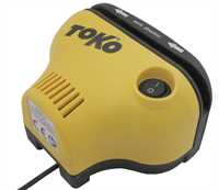 Gelber Toko Scraper Sharpener World Cup Pro mit schwarzem Stromkabel und Schalter.