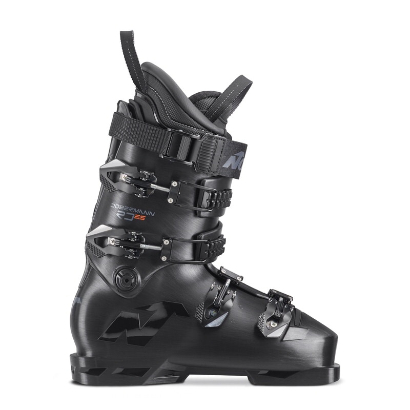 Schwarzer Nordica Dobermann 5 S Skischuh, Seitenansicht, mit Schnallen und Riemen.