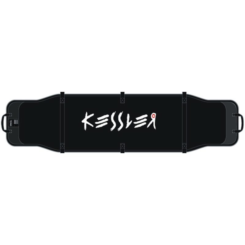 Schwarzes Kessler Boardcover Alpine SL/GS, flach liegend mit Tragegriffen und weissem Logo.