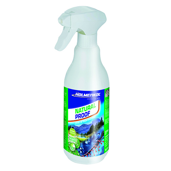 Weiße Sprühflasche Holmenkol Natural Proof Imprägnierung mit grün-blauer Etikettierung.