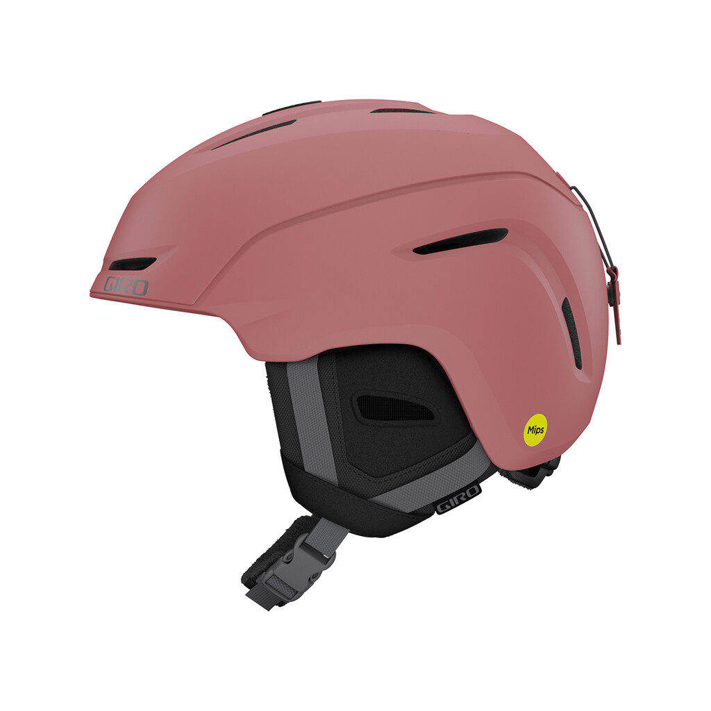 Roséfarbener Ski-Helm MIPS Matte roséfarbener Ski-Helm mit MIPS, seitlicher Giro Schriftzug, Belüftungslöchern und grau-schwarzen Ohrpolstern.