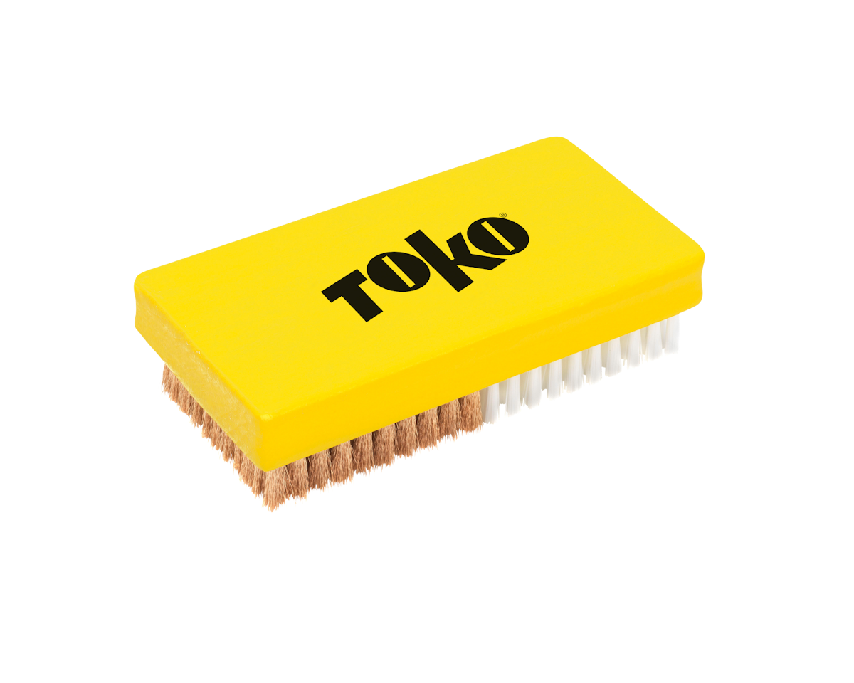 Gelbe Toko Combi-Bürste Gelbe Toko Base Brush Combi mit Kupfer- und Nylonborsten. Die Borsten sind in zwei Hälften geteilt.