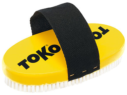 Gelbe Toko Skibrste Gelbe, ovale Toko Skibrste mit weißem Borstenkranz und schwarzer Handschlaufe.